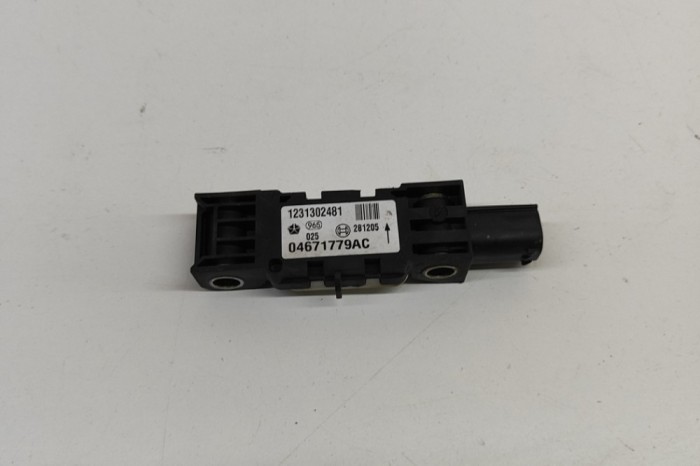 Senzor de impact dreapta spate JEEP GRAND CHEROKEE III WH, WK 2006 OEM: 04671779AC 29840924