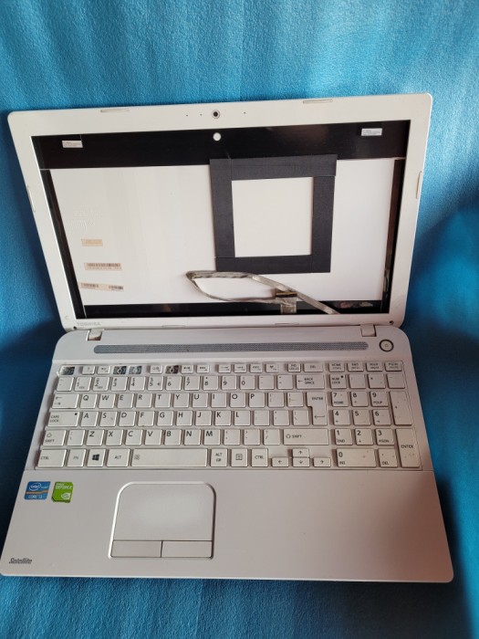 laptop incomplet TOSHIBA Satellite C55-A-1J8 - pentru piese -