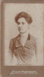 FOTOGRAFIE DOAMNA anul 1904 pe carton105 X 65 mm.