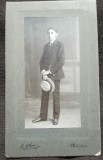 Fotografie pe carton, adolescent cu palarie si baston, inceput de secol XX