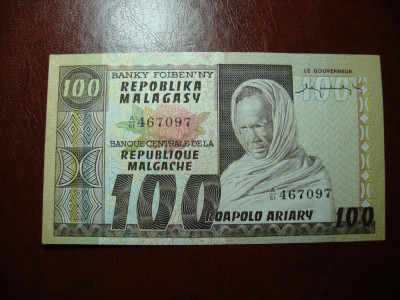 MADAGASCAR 100 FRANCS UNC- foto