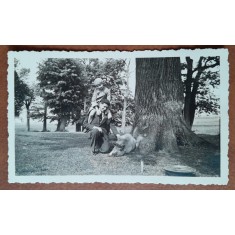 Fotografie, Duminica de Rusalii, la Tiganesti, familia Litarczek,1934