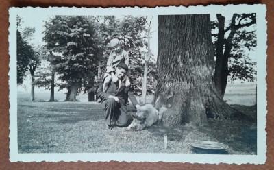 Fotografie, Duminica de Rusalii, la Tiganesti, familia Litarczek,1934 foto