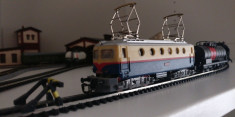 Locomotiva TT 1:120 E499 foto