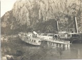 P2157N Nava cu zbaturi Minerva scufundată &icirc;n Dunăre, l&acirc;ngă ea o altă navă cu zbaturi, anii 1920