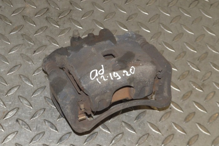 Etrier de fr&acirc;nă dreapta față NISSAN JUKE F15 2018 OEM: Hatchback | 13883869