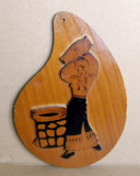 Tarancuta la fantana - aplica lemn artizanat mestesugaresc IJPIPS Braila anii 70