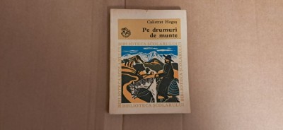 Carte pe drumuri de munte foto