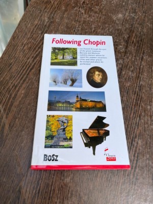 Following Chopin, ghid in limba engleza foto