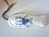 Formă Decorativă Ceramică &bdquo;Pește&rdquo; &ndash; Stil Delft, Pictură Albastru Cobalt (26 cm)