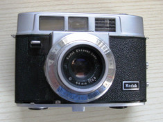 Aparat foto pe film 35 mm Kodak 35 automatic. foto