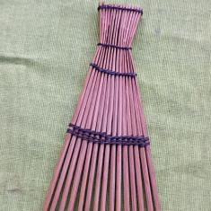 obiect din bambus pentru prins parul lucrat manual