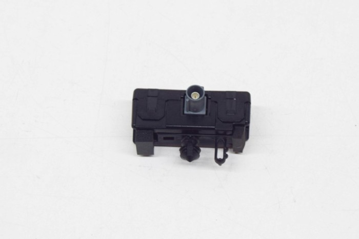 Amplificator de antena JAGUAR I-PACE X590 2020 OEM: FW93-19C024-AB 12177842
