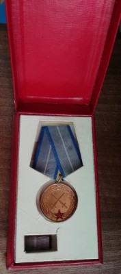 QW16 5 - decoratie - militar - comunism RSR - Medalia Meritul militar - clasa a I-a - RSR foto