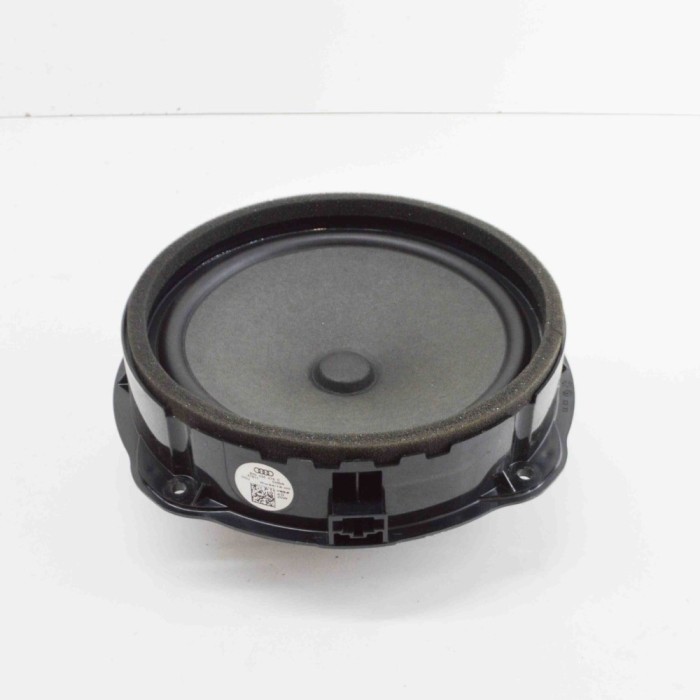 Difuzor ușă dreapta față AUDI A3 8V1, 8VK 2015 OEM: 8V0035415C 19381400