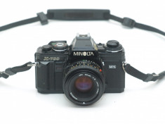 Minolta X-700 cu obiectiv Minolta 50mm f2.0 foto