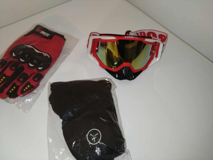 Set accesorii off road:cagula,ochelari,manusi,produse noi
