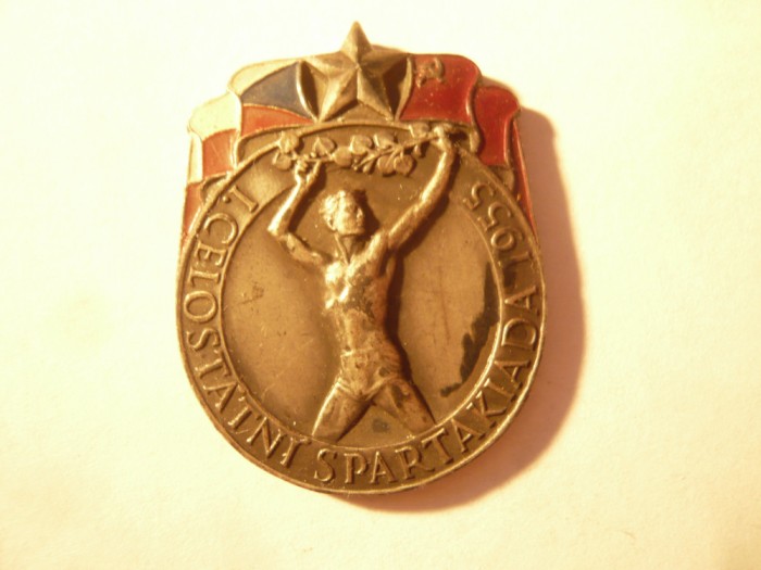 Insigna - Prima Spartakiada 1955 Cehoslovacia ,argintata , cu email ,h=3,8cm, fara ac