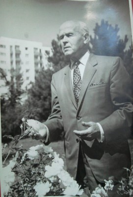 Fotografie cu poetul ieșean George Lesnea foto