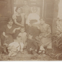 M5 B83 - FOTO - FOTOGRAFIE FOARTE VECHE - poza de familie - anii 1930