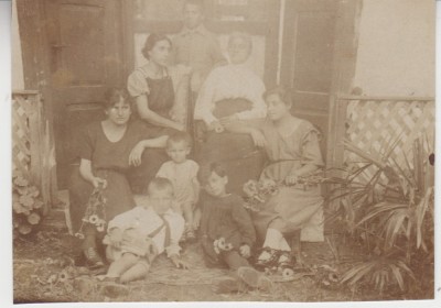 M5 B83 - FOTO - FOTOGRAFIE FOARTE VECHE - poza de familie - anii 1930 foto