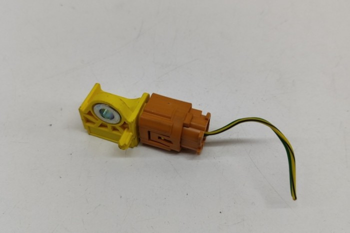 Senzor de impact st&acirc;nga față SUZUKI VITARA LY 2023 OEM: 3F920-76SA0 29773832