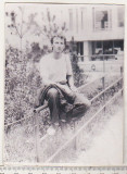 Bnk foto Portret de baiat - Ploiesti - in fata Galeriilor Comerciale, Alb-Negru, Romania de la 1950, Cladiri