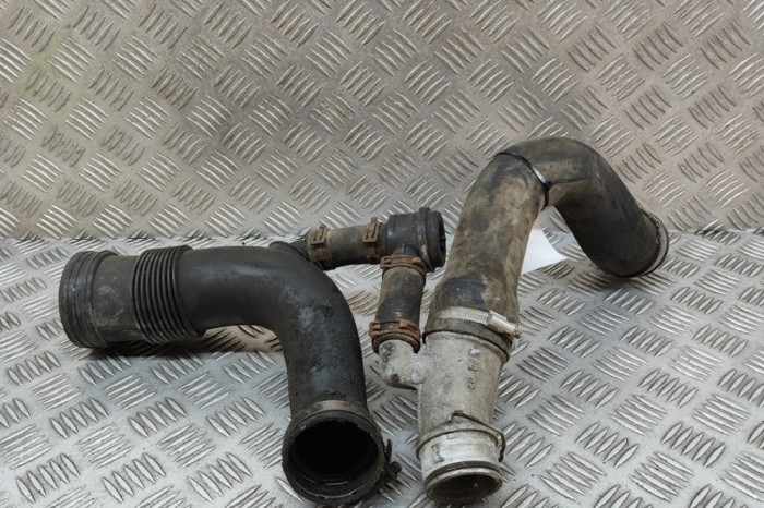 Furtun intercooler PORSCHE CAYENNE 9PA 2002 OEM: 7L5145727,7L5.145.727,7L5145833A,7L5.145.833.A,7L5128627A,7L5.128.627.A 27961446