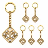 Cumpara ieftin Set 6 brelocuri aurii 9,3 cm cu cruce decorata, romb 2,7 x 2,7 cm cu pietre artificiale, inel 2,8 cm, lant 3,2 cm, port chei si marturii botez