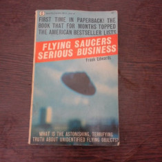 Flying saucers, serious business - Frank Edwards (carte in limba engleza)