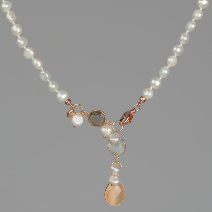Choker Jolly din perle și cuarț piersică
