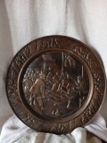Platou basorelief cupru cu scene bucătărie sala de mese