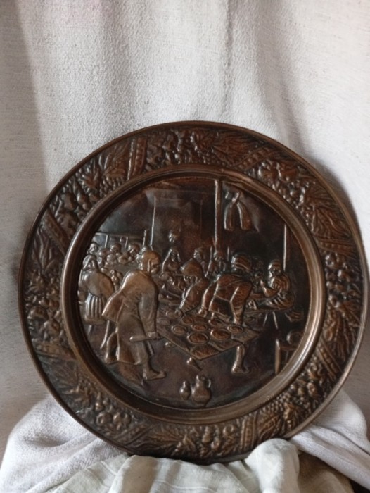 Vechi Platou basorelief cupru cu scene bucătărie sala de mese