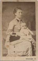 M1296N Cornelia Brediceanu născută Rădulescu cu fiul ei, Caius Brediceanu, studio Schrecker M, Budapest foto