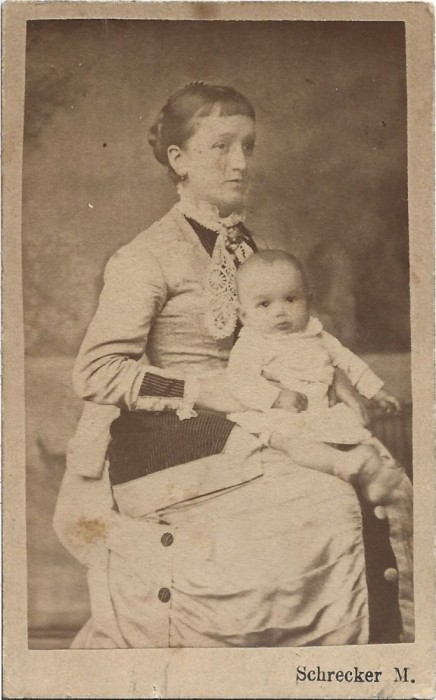 M1296N Cornelia Brediceanu născută Rădulescu cu fiul ei, Caius Brediceanu, studio Schrecker M, Budapest