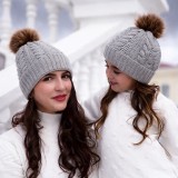 Set gri caciulita pentru mama si bebe (Marime Disponibila: 12-18 luni)