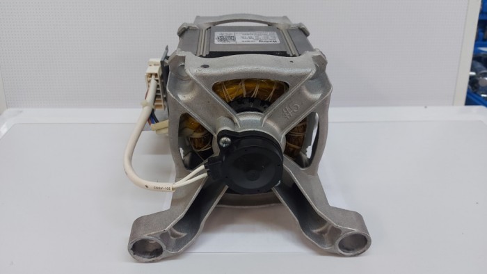 Motor Masina de spalat Whirlpool/Indesit FWDD1071681WS EU / R22