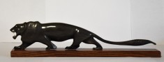 Leu sculptat in corn de animal - statueta pe suport de lemn - Art Deco