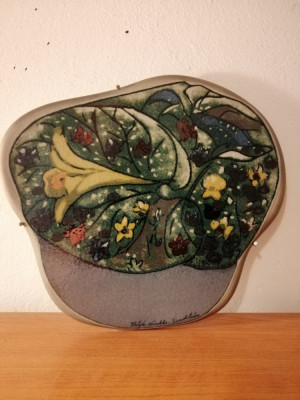 Aplica Placa ceramica de perete realizat pictat manual floral Arabia Finland Helja Liukko Sundstrom Finlanda arta ceramica Scandinavia foto