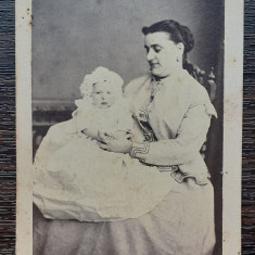 FOTOGRAFIE CDV - PORTRET FEMEIE CU COPIL - ATELIER F. DUSCHEK BUCURESCI, RARA