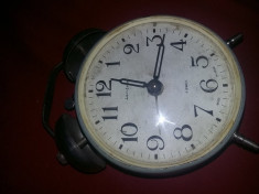 Ceas vechi de masa IANTAR,ceas de colectie,ceas in starea care se vede,T.GRATUIT foto