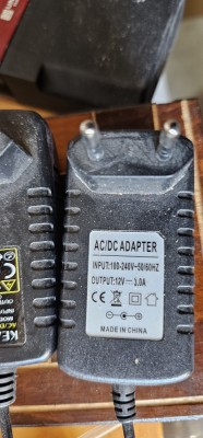 ALIMENTATOR 12 V - 3 A LA 100/240V foto