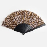 Evantai din plastic cu model leopard, 23 cm, maro, CMCLASS