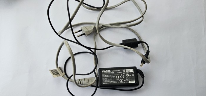 INCARCATOR CASIO AD-51G LA 5,3 V - 650 mA .
