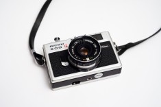 Aparat foto pe film Ricoh 500 G - Rangefinder 35mm (Impecabil / Funcțional)