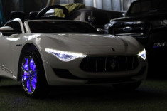 Masinuta Maserati Alfieri 12V cu LED ROTI si INTETRIOR, Volan ASISTAT foto