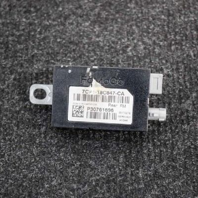 Amplificator de antena FORD FOCUS III 2017 OEM: 7CP1-18C857-CA30761696 3643463 foto