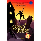 Sarind prin umbre, J.M. Forster, Corint