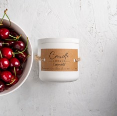 Lumanare parfumata handmade din ceara naturala de soia 100%, aroma Cirese dulci, Recipient ceramic alb, 150 g