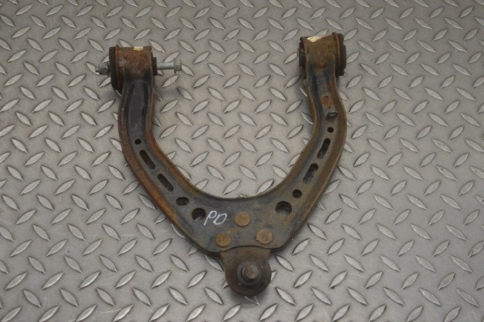 Braț superior dreapta față TESLA MODEL S 2016 OEM: 1043966-00-A 23066611